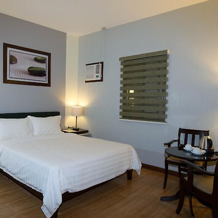 Garden View Hotel Angeles Exterior photo