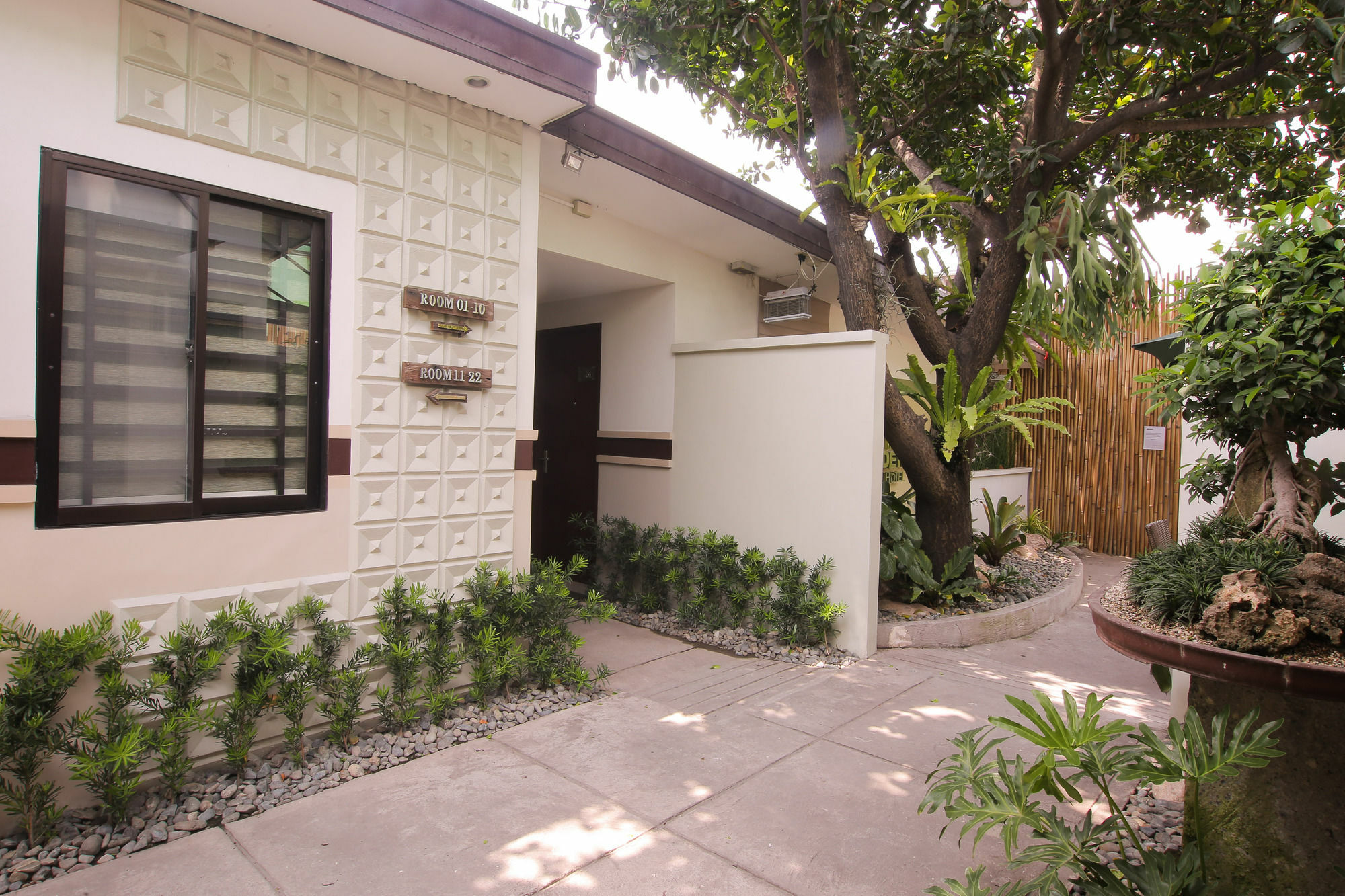 Garden View Hotel Angeles Exterior photo