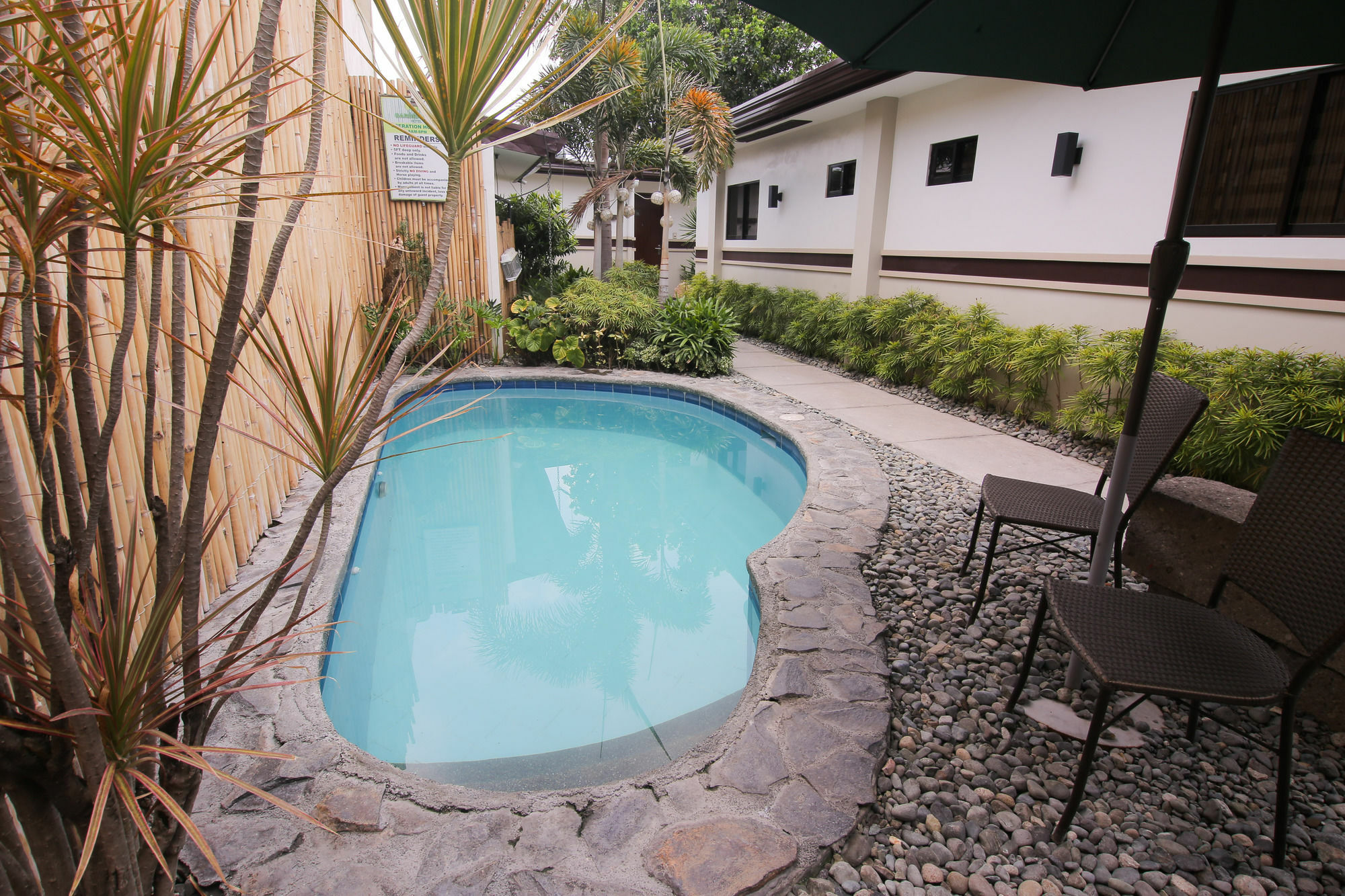 Garden View Hotel Angeles Exterior photo
